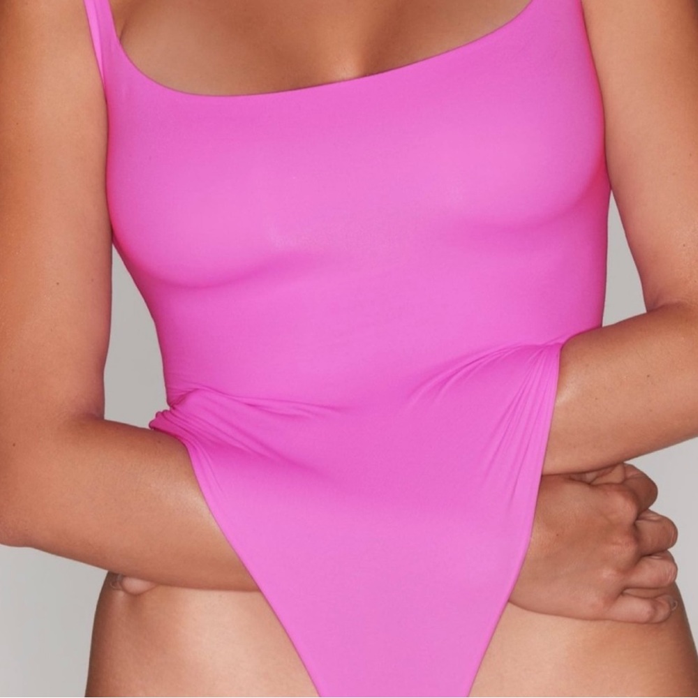 NWT SKIMS Fits Everybody Square Neck Bodysuit in Neon Orchid sz S - RARE!